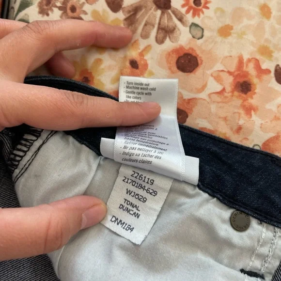 PAIGE | Kylie Crop Jeans | Size 27 | Dark Wash - Picture 3 of 5